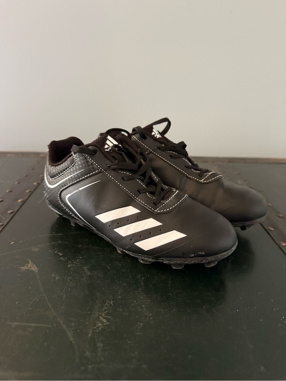 Adidas Baseball Cleats YOUTH Boys SIZE 1.5 Black & White